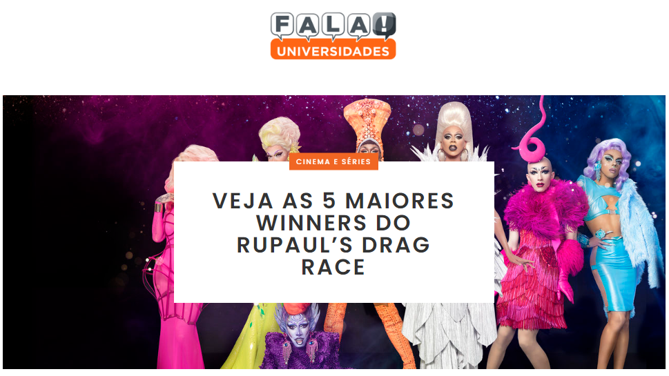 Um site. Banner escrito "fala universidades" há a imagem de várias drag queens, incluindo Rupaul. "Veja as 5 maiores Winners do RuPaul’s Drag Race"